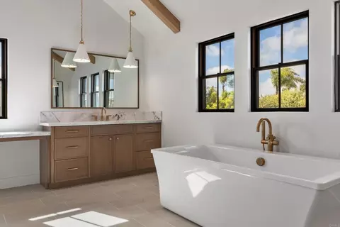 Bath - 772 Conestoga Ct, Encinitas, CA 92024 photo 5 of 5