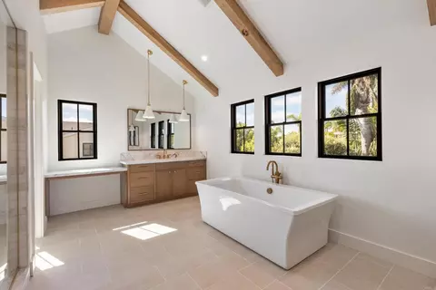 Bath - 772 Conestoga Ct, Encinitas, CA 92024 photo 2 of 5