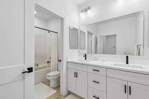 Bath - 1705 Valley Oak Way, Oceanside, CA 92056 photo 3 of 5