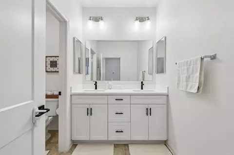 Bath - 1705 Valley Oak Way, Oceanside, CA 92056 photo 2 of 5