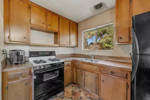 Kitchen - 4224 Jonathon Pl, Oceanside, CA 92056 photo 3 of 4