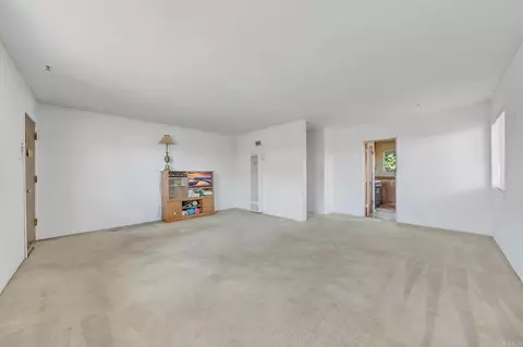 Living - 4224 Jonathon Pl, Oceanside, CA 92056 photo 2 of 5