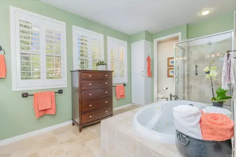 Bath - 23131 Stokes Rd, Ramona, CA 92065 photo 2 of 5