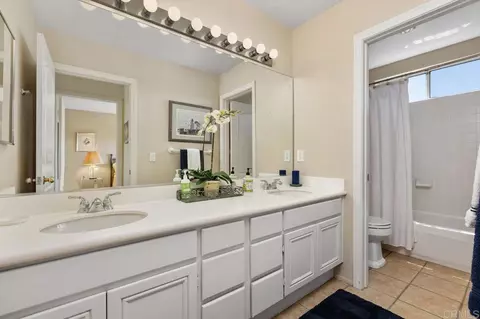 Bath - 1689 Robin Pl, Carlsbad, CA 92011 photo 4 of 4