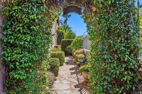 Exterior - 1689 Robin Pl, Carlsbad, CA 92011 photo 4 of 8