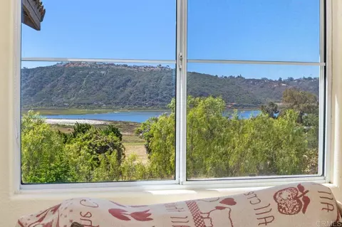 View/Area - 1689 Robin Pl, Carlsbad, CA 92011 photo 2 of 4