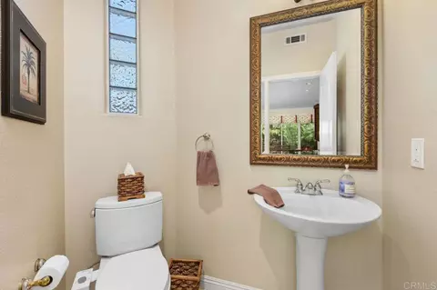 Bath - 1689 Robin Pl, Carlsbad, CA 92011 photo 1 of 4
