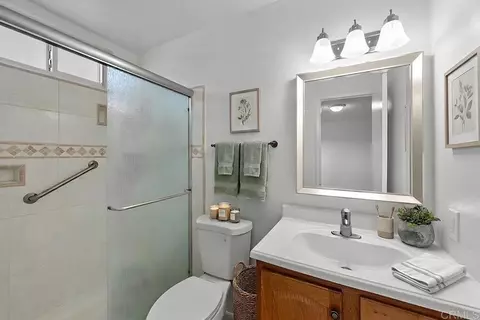 Bath - 1608 Danny Way, El Cajon, CA 92021 photo 2 of 4