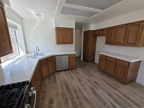 2359 Mapleleaf Dr, Vista, CA 92081 photo 3