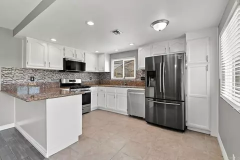 Kitchen - 5133 Andrew Jackson St, Oceanside, CA 92057 photo 2 of 5