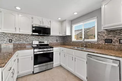 Kitchen - 5133 Andrew Jackson St, Oceanside, CA 92057 photo 3 of 5