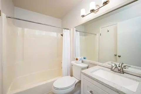 Bath - 1836 Belle Grove Rd, Encinitas, CA 92024 photo 3 of 3
