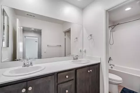 Bath - 5474 Starlight Pl, Bonsall, CA 92003 photo 2 of 3
