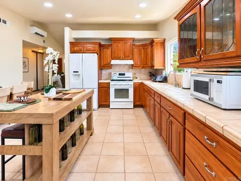 Kitchen - 652 Irene Rd, Oceanside, CA 92057 photo 3 of 4