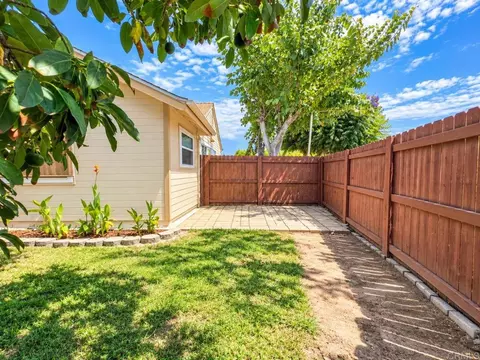 Exterior - 652 Irene Rd, Oceanside, CA 92057 photo 6 of 8