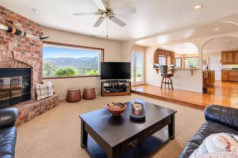 Living - 20020 Elfin Forest Rd, Escondido, CA 92029 photo 1 of 3
