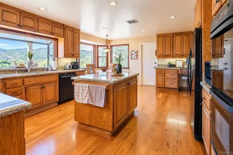 Kitchen - 20020 Elfin Forest Rd, Escondido, CA 92029 photo 2 of 2