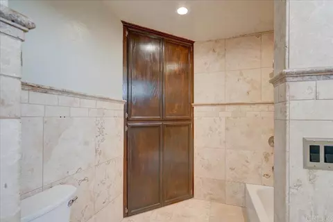 Bath - 18434 Ramona View Dr, Ramona, CA 92065 photo 3 of 6