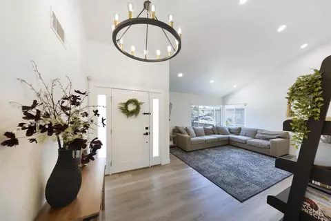 Entry Way - 3577 Winslow Rd, Oceanside, CA 92056 photo 4 of 7