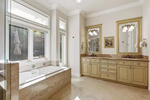 Bath - 799 Hygeia Ave, Encinitas, CA 92024 photo 3 of 5