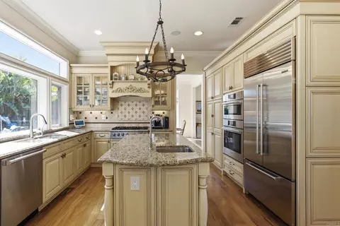 Kitchen - 799 Hygeia Ave, Encinitas, CA 92024 photo 1 of 5