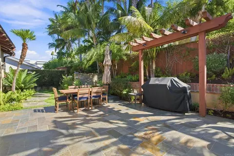 Exterior - 799 Hygeia Ave, Encinitas, CA 92024 photo 8 of 12