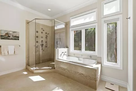 Bath - 799 Hygeia Ave, Encinitas, CA 92024 photo 2 of 5