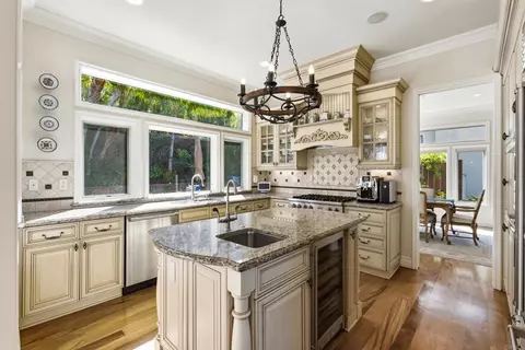 Kitchen - 799 Hygeia Ave, Encinitas, CA 92024 photo 3 of 5