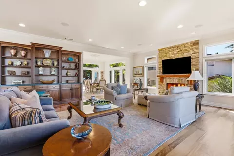 Living - 799 Hygeia Ave, Encinitas, CA 92024 photo 2 of 4