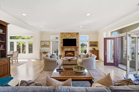 Living - 799 Hygeia Ave, Encinitas, CA 92024 photo 1 of 4