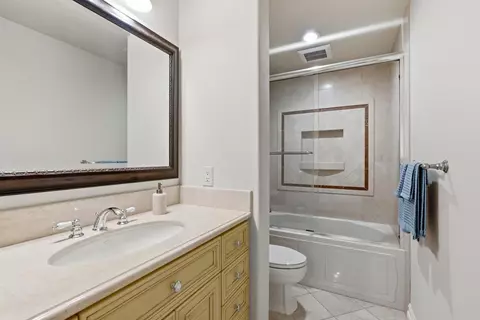 Bath - 799 Hygeia Ave, Encinitas, CA 92024 photo 4 of 5