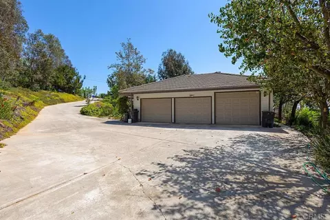 Exterior - 3911 Alta Vista Dr, Fallbrook, CA 92028 photo 1 of 10