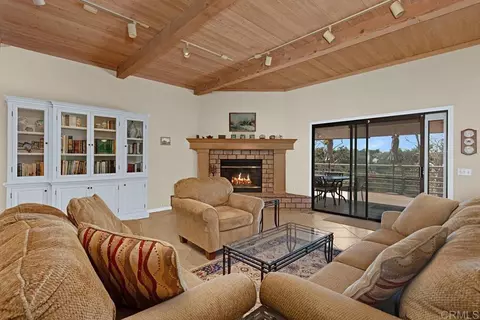 Living - 3911 Alta Vista Dr, Fallbrook, CA 92028 photo 4 of 11