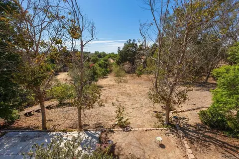 Exterior - 3911 Alta Vista Dr, Fallbrook, CA 92028 photo 6 of 10