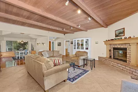 Living - 3911 Alta Vista Dr, Fallbrook, CA 92028 photo 5 of 11