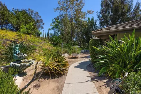 Exterior - 3911 Alta Vista Dr, Fallbrook, CA 92028 photo 2 of 10