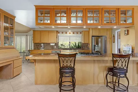 Kitchen - 3911 Alta Vista Dr, Fallbrook, CA 92028 photo 4 of 7