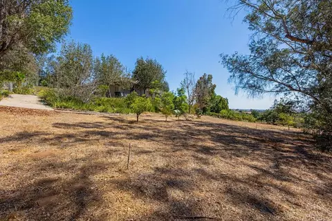 Exterior - 3911 Alta Vista Dr, Fallbrook, CA 92028 photo 9 of 10