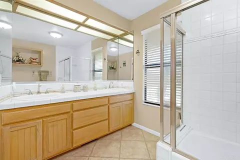 Bath - 3911 Alta Vista Dr, Fallbrook, CA 92028 photo 3 of 5