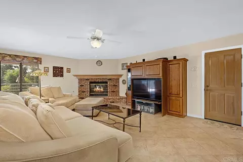 Living - 3911 Alta Vista Dr, Fallbrook, CA 92028 photo 8 of 11