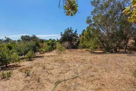 Exterior - 3911 Alta Vista Dr, Fallbrook, CA 92028 photo 7 of 10
