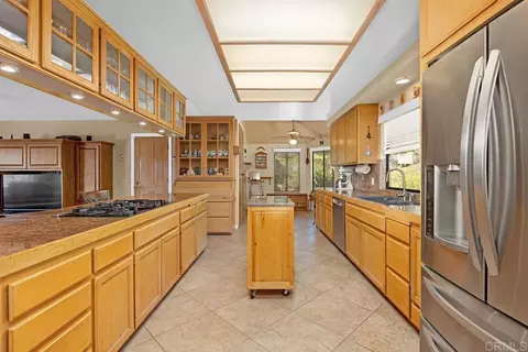 Kitchen - 3911 Alta Vista Dr, Fallbrook, CA 92028 photo 3 of 7
