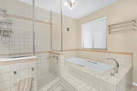 Bath - 3911 Alta Vista Dr, Fallbrook, CA 92028 photo 2 of 5