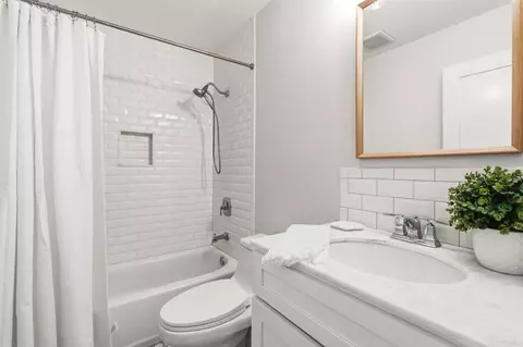 Bath - 838 Windcrest Dr, Carlsbad, CA 92011 photo 1 of 2