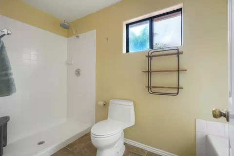 Bath - 3879 Cornell Dr, Oceanside, CA 92056 photo 3 of 5