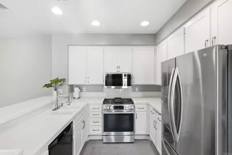 Kitchen - 28362 Pueblo Dr, Trabuco Canyon, CA 92679 photo 2 of 4
