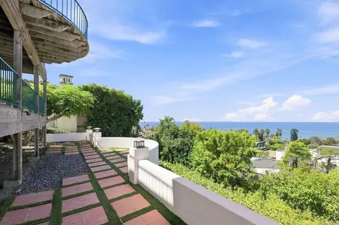 Exterior - 7631 Hillside Dr, La Jolla, CA 92037 photo 8 of 10
