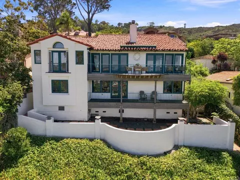 Exterior - 7631 Hillside Dr, La Jolla, CA 92037 photo 9 of 10