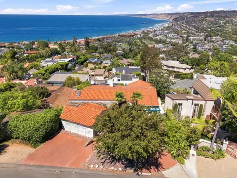 View/Area - 7631 Hillside Dr, La Jolla, CA 92037 photo 4 of 5