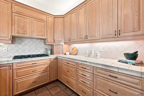 Kitchen - 7631 Hillside Dr, La Jolla, CA 92037 photo 4 of 5